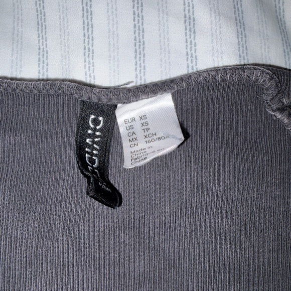 H&M Gray Ribbed Top - Picture 2 of 2